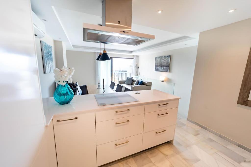Bright Duplex In Puerto Banus With Marina Views Appartement Marbella
