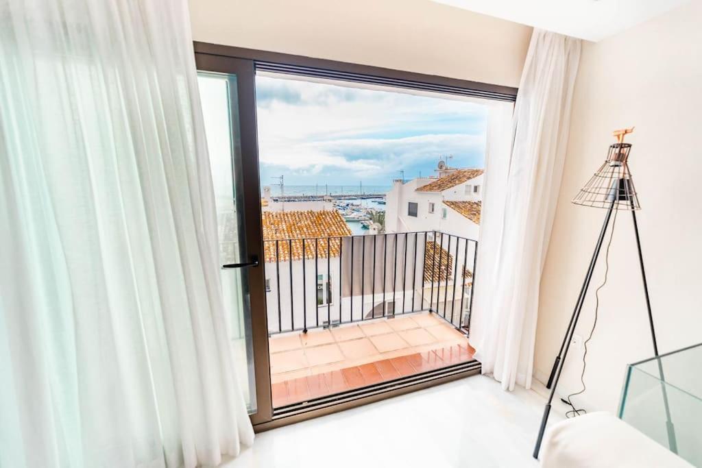 Bright Duplex In Puerto Banus With Marina Views *